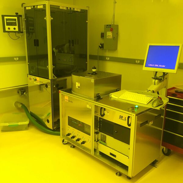 File:Wafer-Bonder Suss-SB6L.jpg